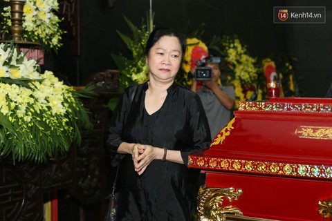 Thị Nở Đức Lưu và loạt nghệ sĩ Việt rơi nước mắt tiễn biệt Chí Phèo Bùi Cường - Ảnh 10. Thị Nở Đức Lưu và loạt nghệ sĩ Việt rơi nước mắt tiễn biệt Chí Phèo Bùi Cường - Ảnh 10.