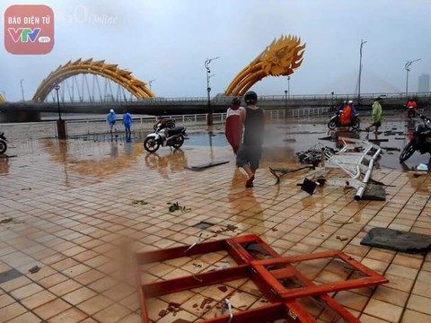 Thông tin cầu Rồng gãy đôi, nhiều người rơi xuống sông là tin đồn nhảm - Ảnh 1. Thông tin cầu Rồng gãy đôi, nhiều người rơi xuống sông là tin đồn nhảm - Ảnh 1.