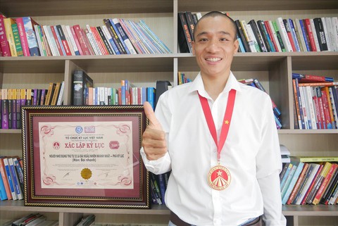 “Thần nhớ bài” tiết lộ bí kíp nhớ 52 lá bài trong 1 phút 25 giây - Ảnh 2. “Thần nhớ bài” tiết lộ bí kíp nhớ 52 lá bài trong 1 phút 25 giây - Ảnh 2.