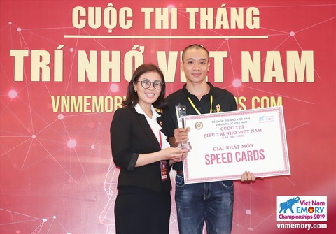 “Thần nhớ bài” tiết lộ bí kíp nhớ 52 lá bài trong 1 phút 25 giây - Ảnh 4. “Thần nhớ bài” tiết lộ bí kíp nhớ 52 lá bài trong 1 phút 25 giây - Ảnh 4.