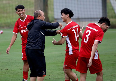 Giữa làn sóng tung hô, Công Phượng cần đặc biệt nhớ một lời dặn của thầy Park - Ảnh 2. Giữa làn sóng tung hô, Công Phượng cần đặc biệt nhớ một lời dặn của thầy Park - Ảnh 2.