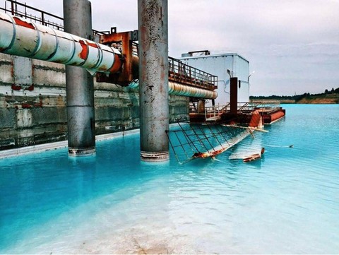 Bất chấp nước nhiễm độc, du khách đổ xô đến hồ Maldives của Nga - Ảnh 3. Bất chấp nước nhiễm độc, du khách đổ xô đến hồ Maldives của Nga - Ảnh 3.