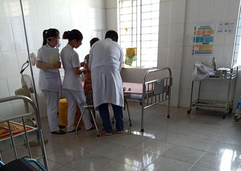 Mẹ bé gái bị cha ruột ném ly vào mặt, khâu 12 mũi: Lúc 13 tháng, con bé cũng bị ném vật cứng làm chấn thương sọ não - Ảnh 4. Mẹ bé gái bị cha ruột ném ly vào mặt, khâu 12 mũi: Lúc 13 tháng, con bé cũng bị ném vật cứng làm chấn thương sọ não - Ảnh 4.