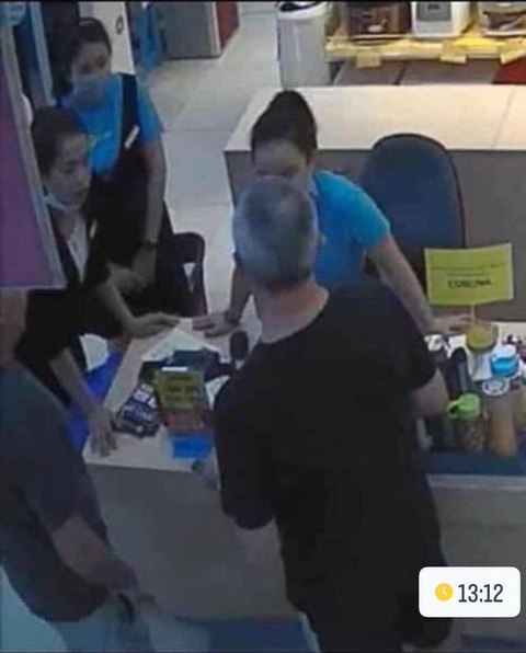 Bệnh nhân thứ 35 có đeo khẩu trang khi làm việc nhưng vẫn mắc Covid-19: Vì sao? - Ảnh 2. Bệnh nhân thứ 35 có đeo khẩu trang khi làm việc nhưng vẫn mắc Covid-19: Vì sao? - Ảnh 2.
