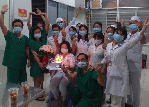 Chuyện bây giờ mới kể những hy sinh thầm lặng của thầy thuốc tuyến đầu chống dịch - Ảnh 7. Chuyện bây giờ mới kể những hy sinh thầm lặng của thầy thuốc tuyến đầu chống dịch - Ảnh 7.