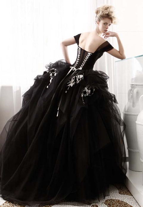 Bạn đã biết đến xu hướng váy cưới đen đang “dậy sóng”? | Vatgia Hỏi & Đáp