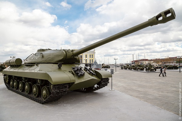 Xe tăng hạng nặng IS-3