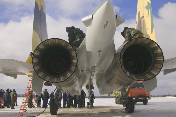 Chương trình F-35 vẫn đang bị bế tắc, thì Su-35 đã sẵn sàng được bán cho những quốc gia có nhu cầu.