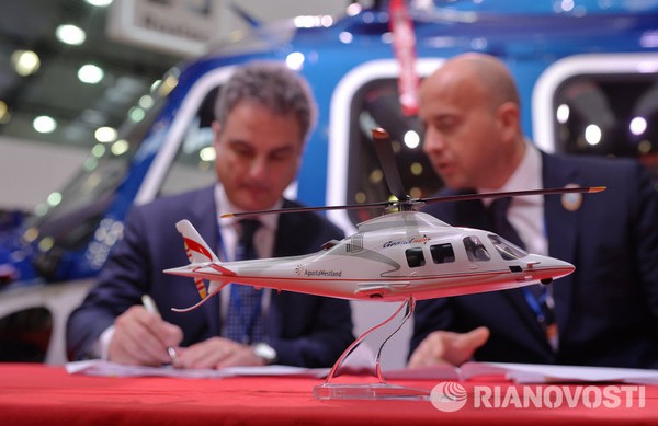 Mô hình trực thăng AW 139 của AgustaWestland tại triển lãm HeliRussia-2013.