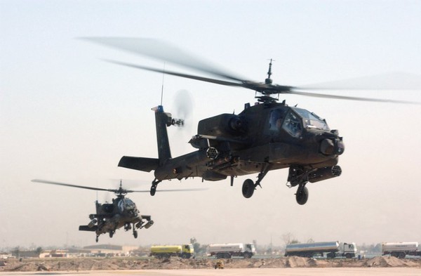 Trong khi đó, “quái vật” AH-64 Apache sở hữu một khẩu súng máy 30 mm với nhiều đạn hơn và có thể mang theo rocket cũng như tên lửa.