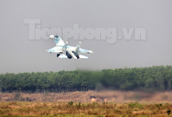 Chiếc Su-30MK2 đầu tiên xuất kích