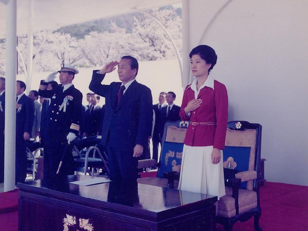Bà Park Geun-Hye và cha – cựu tổng thống Park Chung-Hee
