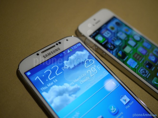 Galaxy S4 vs iPhone 5: Đi sau chưa hẳn đã hơn 3
