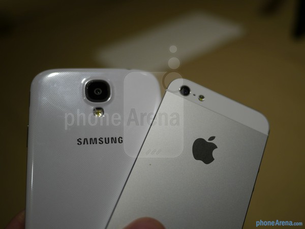 Galaxy S4 vs iPhone 5: Đi sau chưa hẳn đã hơn 5