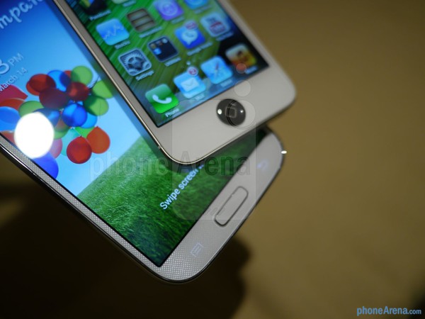 Galaxy S4 vs iPhone 5: Đi sau chưa hẳn đã hơn 14