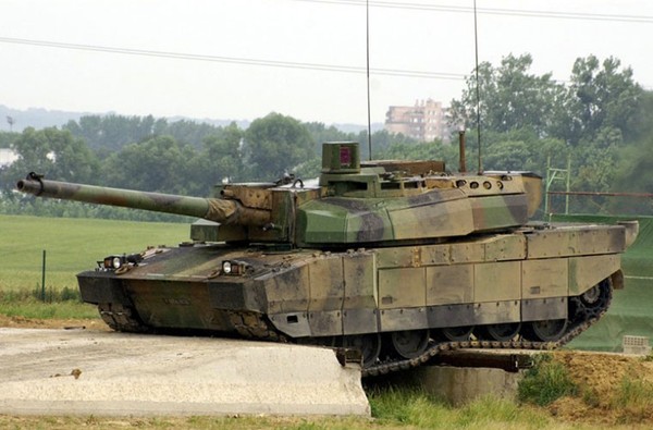 
	Dù được đánh giá rất cao về mặt công nghệ, kỹ thuật nhưng AMX-56 lại có giá quá cao. Vì vậy, rất ít quốc gia ngỏ lời mua kể từ khi nó được đưa ra thị trường từ những năm 1990.