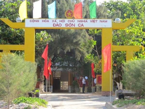 Cổng chào của đảo Sơn Ca