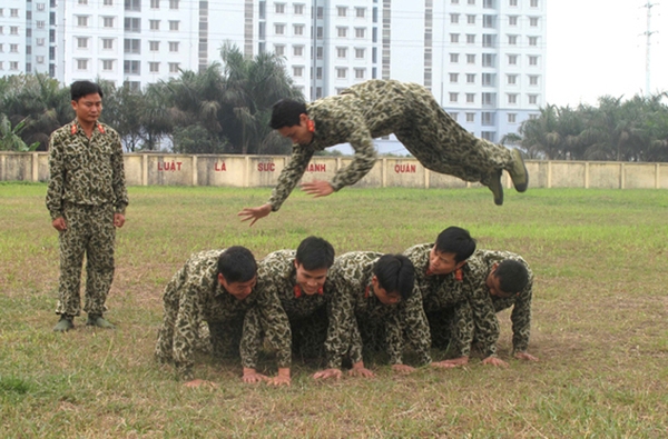 Thăm đội chống khủng bố Đoàn Đặc công Biệt động 1 của Việt Nam