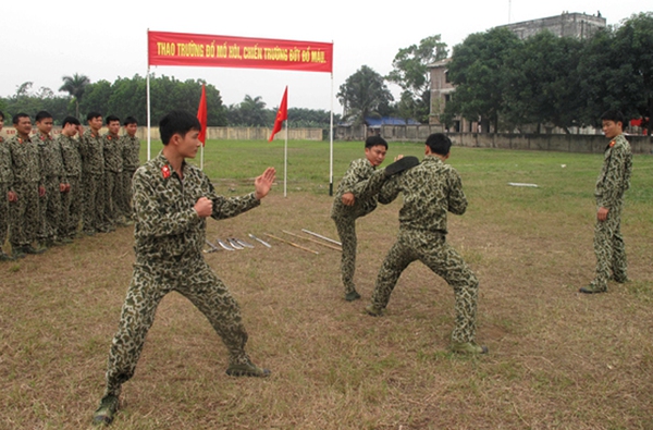 Thăm đội chống khủng bố Đoàn Đặc công Biệt động 1 của Việt Nam