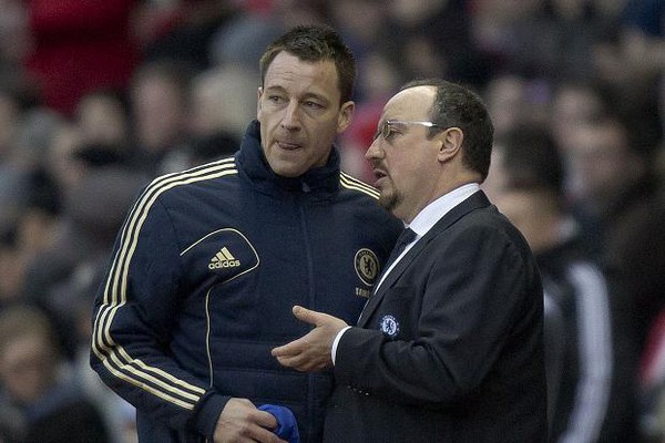 John Terry bất ngờ "hạ giọng" trước Benitez