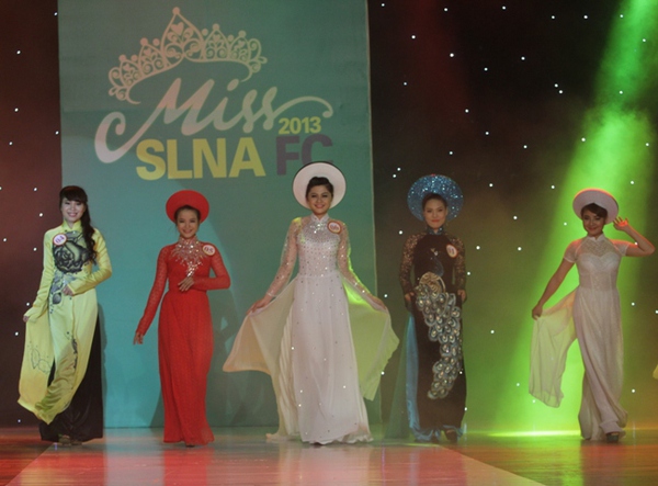 Miss SLNA "cực nóng" trong đêm chung kết