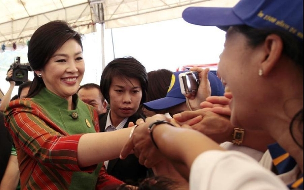 
	Thủ tướng Thái Lan Yingluck Shinawatra gặp gỡ những người lao động tại thủ đô Bangkok nhân ngày Quốc tế Lao động 1/5