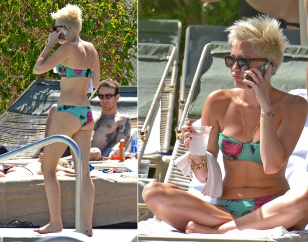 
	Miley Cyrus tại bể bơi của khách sạn Palm Desert.