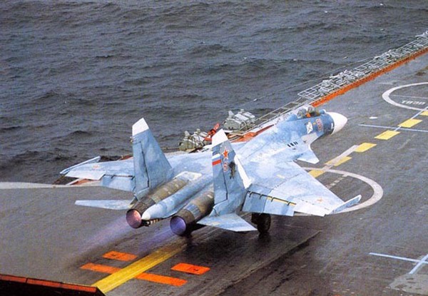 J-15 được Trung Quốc sao chép từ Su-33 như thế nào?