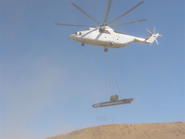 Mil Mi-26 được thiết kế có thể nâng được lượng hàng hoặc các thiết bị nặng hơn 20 tấn.