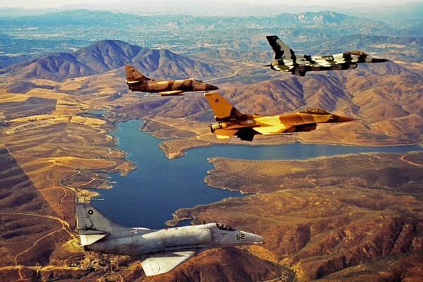 MiG-21 giành được nhiều lợi thế trong cuộc chiến tranh Việt Nam, khiến Hải quân Mỹ phải phát triển trường đào tạo bay Top Gun.