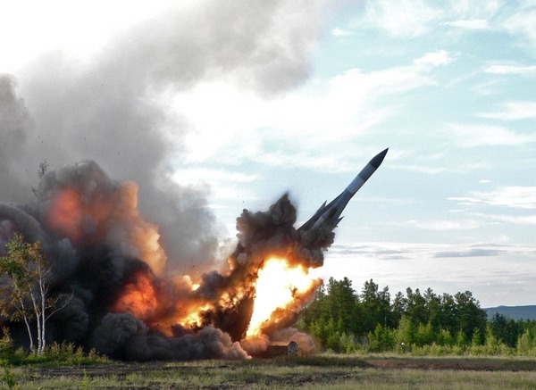 Chiêm ngưỡng pháo và tên lửa Nga phô diễn sức mạnh