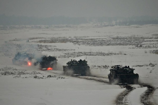 Tăng Leopard 2 của Lục quân Ba Lan phô diễn sức mạnh trên tuyết