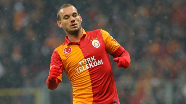 
	Tiền vệ Wesley Sneijder hiện rất muốn được đầu quân cho Chelsea để gặp lại người thầy cũ