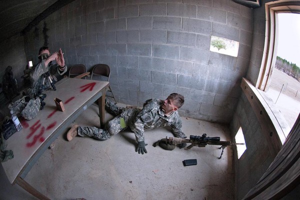 Xem lính trinh sát dù Mỹ luyện tập bắn tỉa