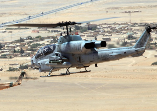 Trước đây, AH-1 Cobra từng là trực thăng chiến đấu chủ lực của quân đội Mỹ, nhưng hiện tại đã bị thay thế bằng AH-64 Apache.