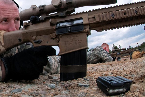 Xem lính trinh sát dù Mỹ luyện tập bắn tỉa