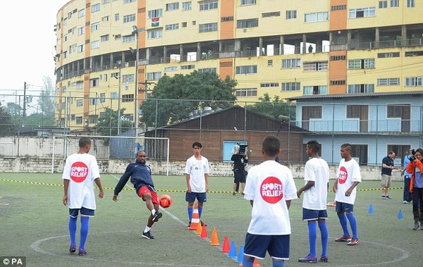 Sao Tam sư tham gia biểu diễn nghệ thuật đường phố tại Brazil