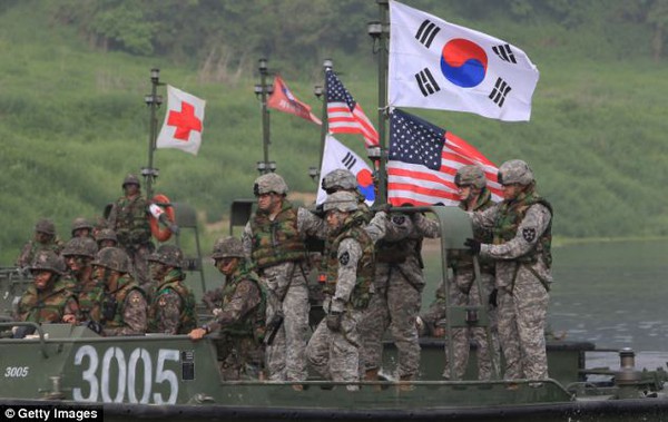 Cuộc tập trận diễn ra đúng 10 ngày sau khi Hàn Quốc cáo buộc Triều Tiên phóng 3 tên lửa tầm ngắn vào vùng biển phía đông của nước này.