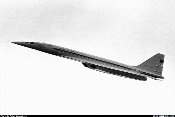 Tu-144 lần đầu tiên vượt bức tường âm thanh vào tháng 6/1969 tại độ cao 11km
