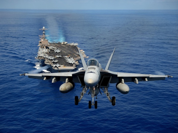 F/A-18 Super Hornet có trọng tải tối đa đạt 29,9 tấn khi bay trên không.