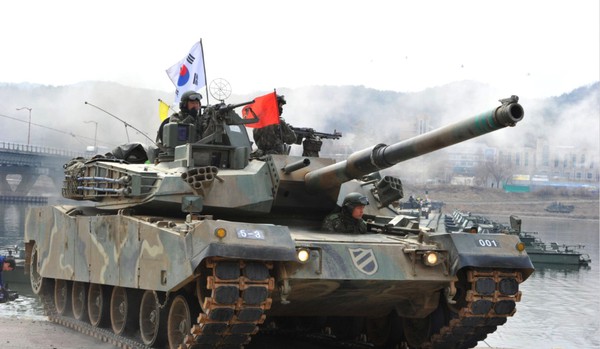 Xem xe tăng Hàn Quốc tập trận vượt sông