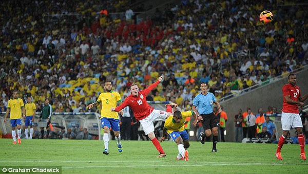 
	Rooney ghi tuyệt phẩm giúp tuyển Anh vươn lên dẫn trước 2-1