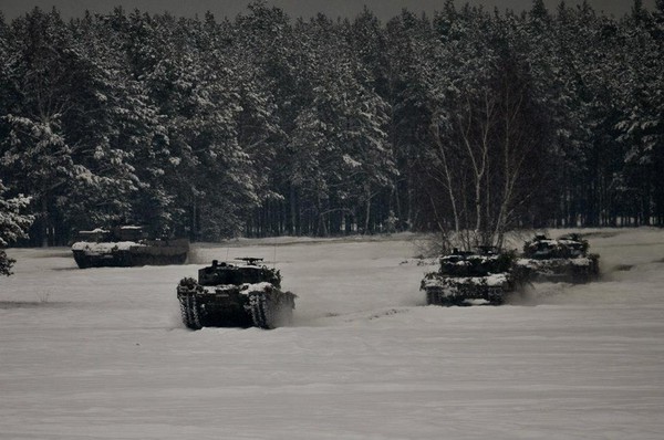 Tăng Leopard 2 của Lục quân Ba Lan phô diễn sức mạnh trên tuyết