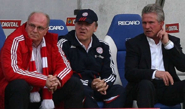 
	HLV Jupp Heynckes (phải) đang có dấu hiệu chống đối lại Bayern