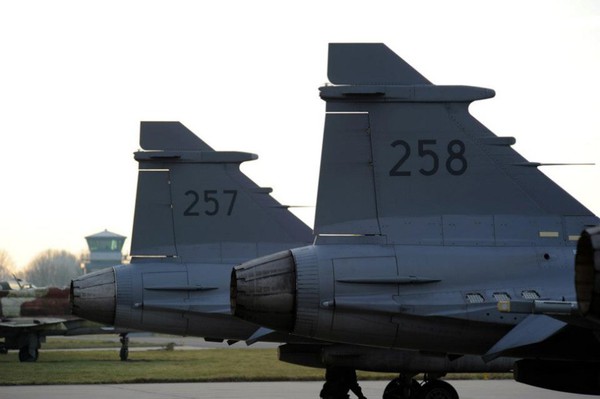Saab  JAS-39C có khả năng chiến đấu hiệu quả trong bán kính 800 km.