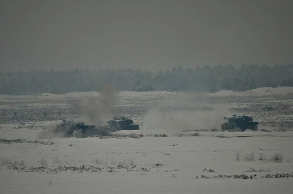 Tăng Leopard 2 của Lục quân Ba Lan phô diễn sức mạnh trên tuyết