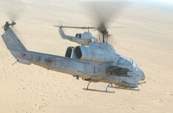 Trong gia đình “chim sắt” của Không quân Mỹ, trực thăng chiến đấu 2 động cơ AH-1W Super Cobra được đánh giá rất cao về khả năng chiến đấu. Mỗi chiếc AH-1 Super Cobra được trang bị một súng máy 20 ly và rất nhiều loại rocket khác nhau.