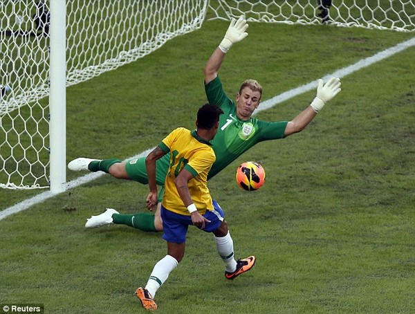 Brazil 2-2 Anh: Mãn nhãn người xem!