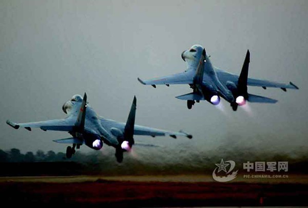 
	Các máy bay Su-27UBK của Không quân Trung Quốc tham gia một buổi huấn luyện.