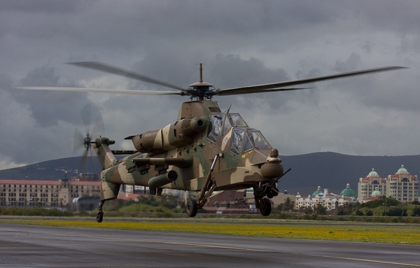 AH-2 Rooivalk là loại trực thăng tấn công được sản xuất bởi tập đoàn Denel của Nam Phi. Rooivalk theo tiếng bản địa có nghĩa là “Chim cắt đỏ”. Không quân Nam Phi hiện chỉ sở hữu 12 máy bay trực  thăng chiến đấu loại này. Thông thường, một chiếc Denel AH-2 Rooivalk được trang bị một súng máy 20 mm phía trước mũi máy bay, tên lửa không đối không, không đối đất.